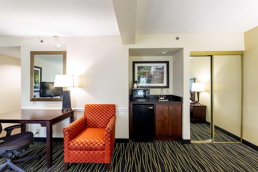 Hampton Inn Columbia I-26/Harbison Blvd Exteriör bild