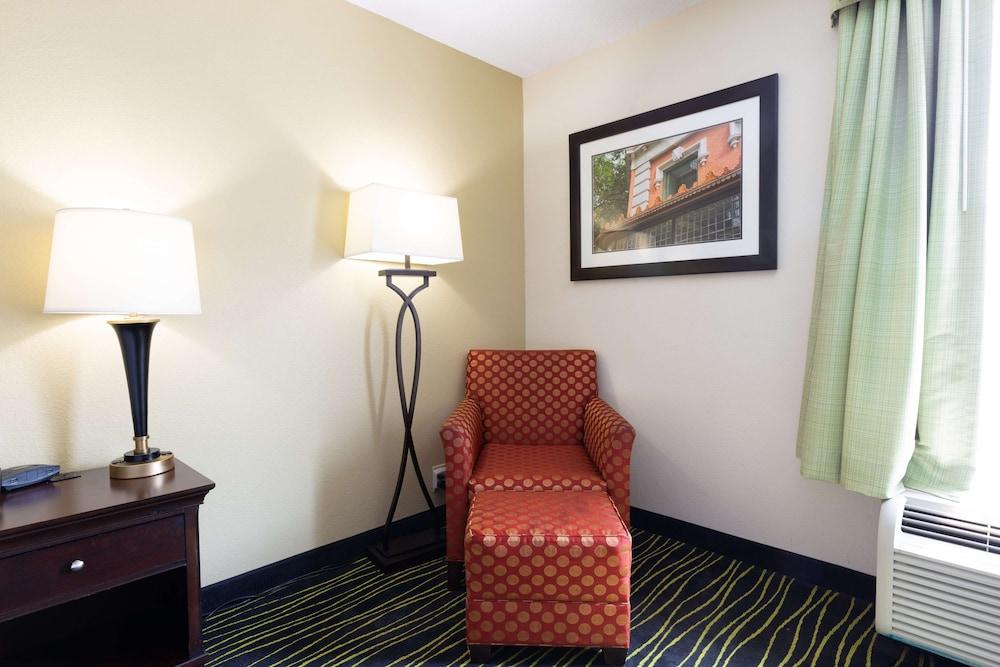 Hampton Inn Columbia I-26/Harbison Blvd Exteriör bild